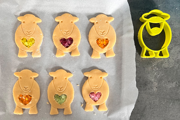 How to make:Herdy stained glass sugar cookies